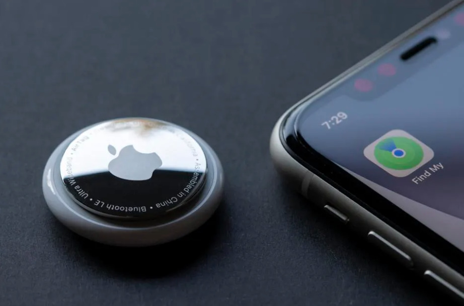 Best Fathers Day Gift Ideas- Apple Airtag